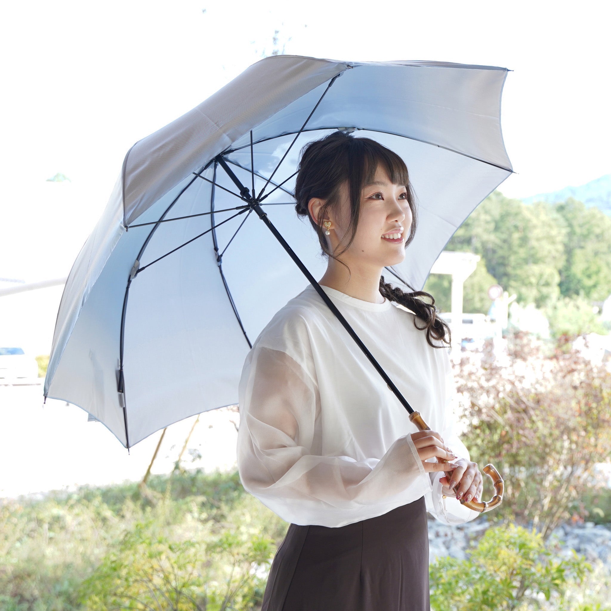 晴雨兼用 レディース RefleCouture ペールブルー 長傘 使用イメージ