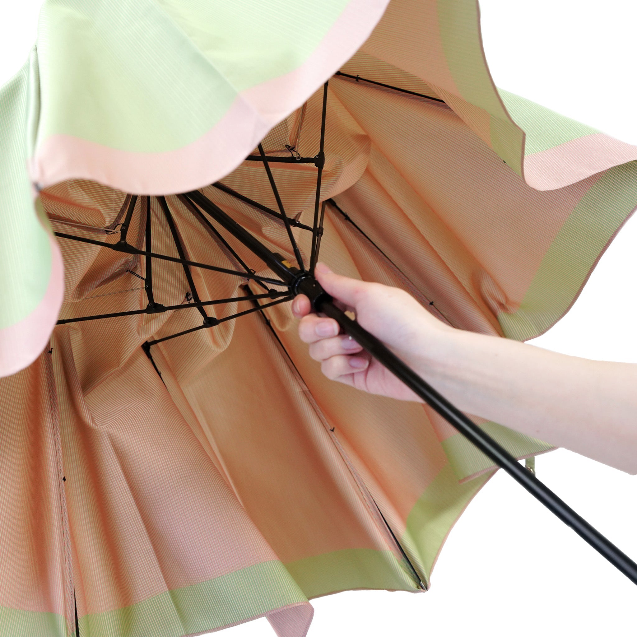 晴雨兼用 レディース SCENE グログランシャンブレー グリーン 折りたたみ傘 使用イメージ
