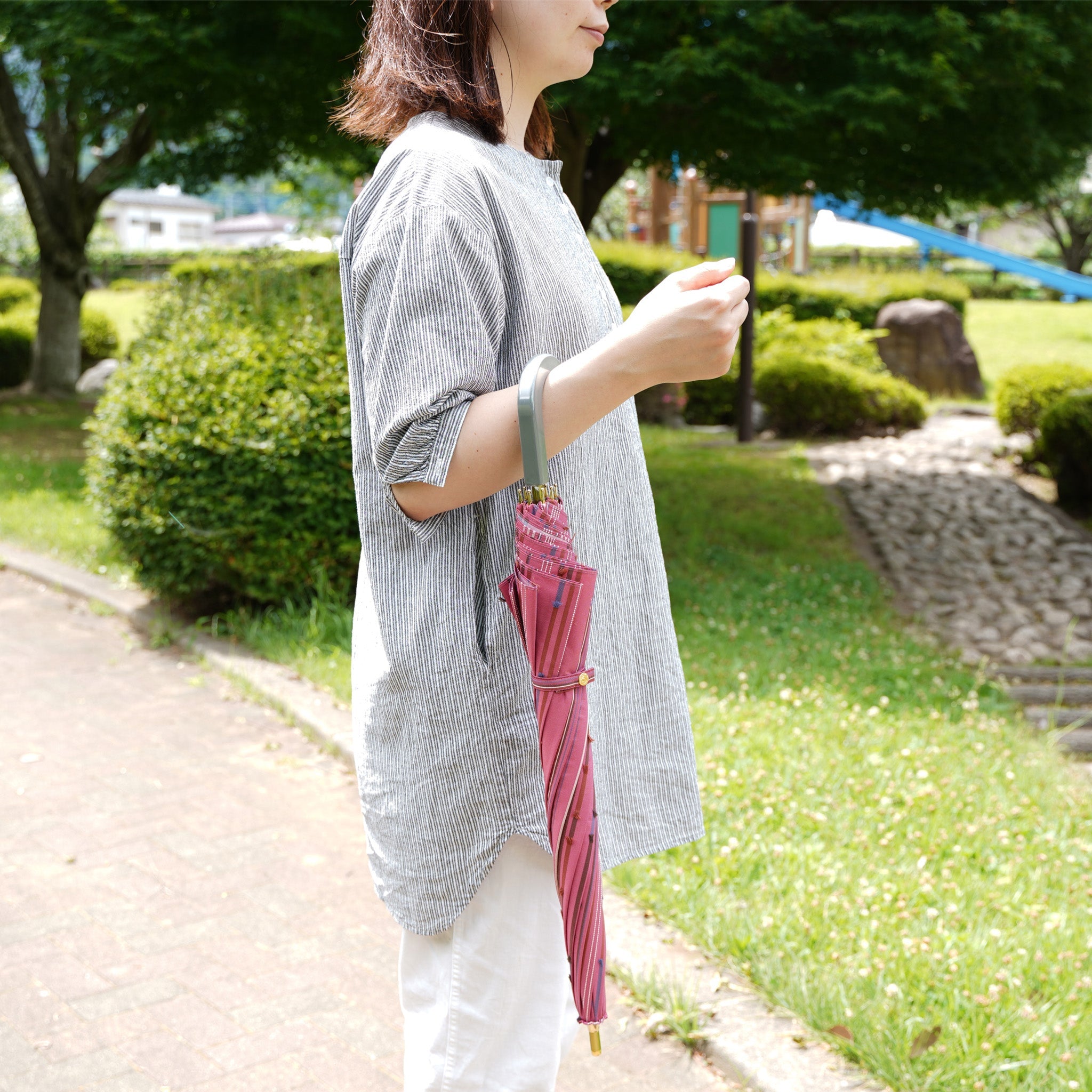 晴雨兼用 レディース feel.t ステッチストライプ ピンク スライドショート傘 サイズイメージ