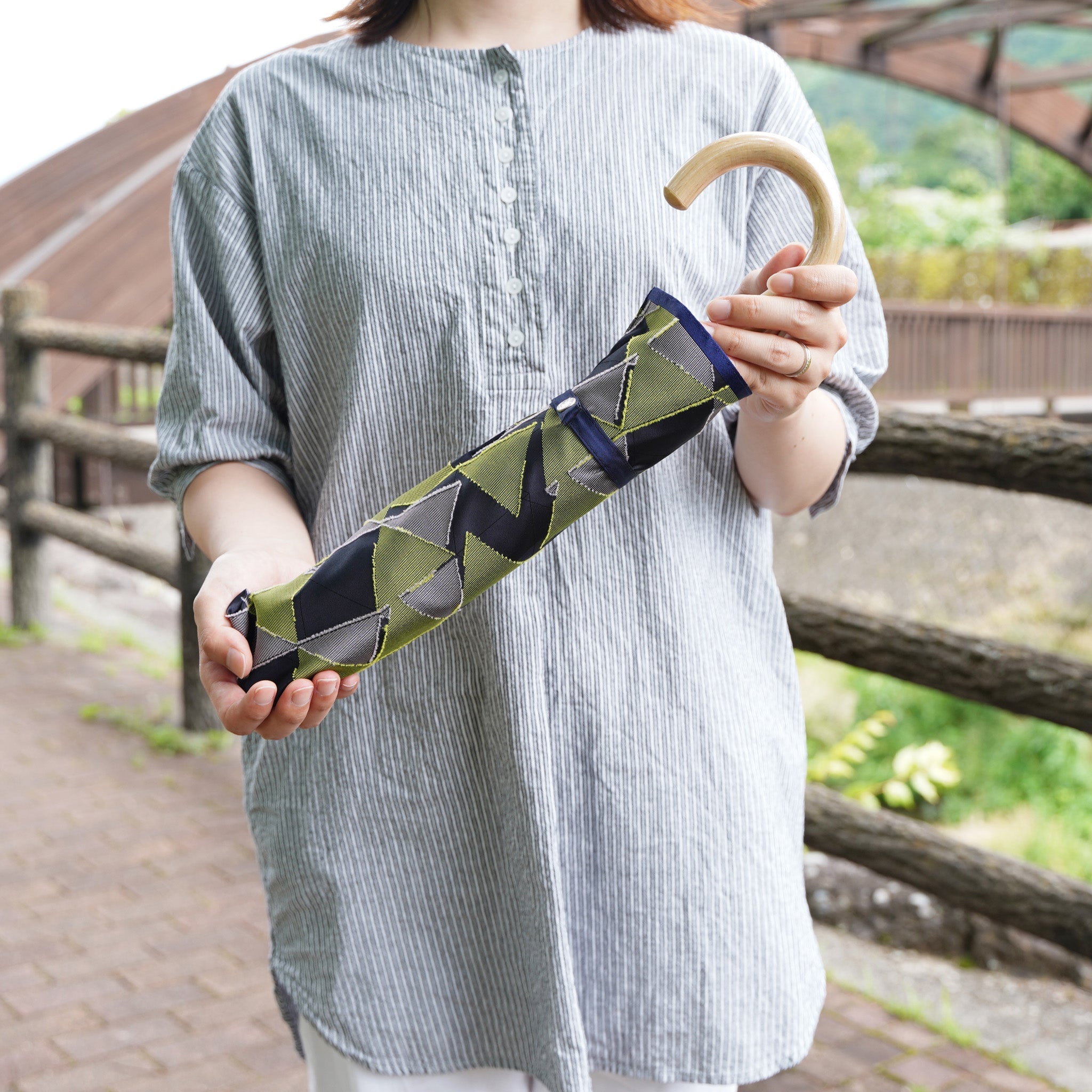 晴雨兼用 レディース fusion RIBBON ネイビー 折りたたみ傘 サイズイメージ