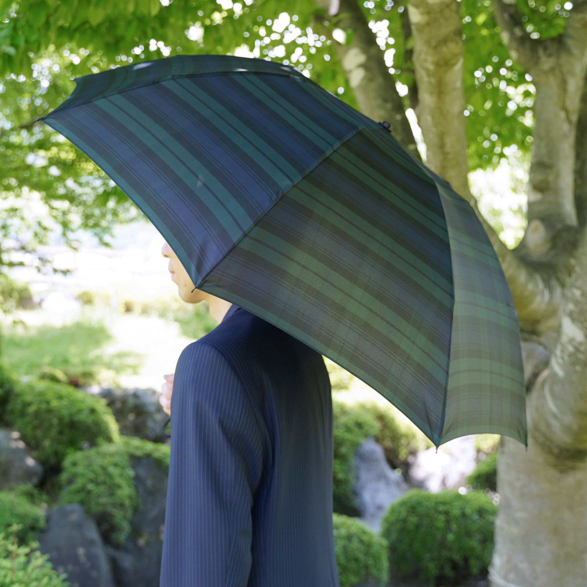 晴雨兼用 メンズ Makita Trad Black Wach 折りたたみ傘 使用イメージ