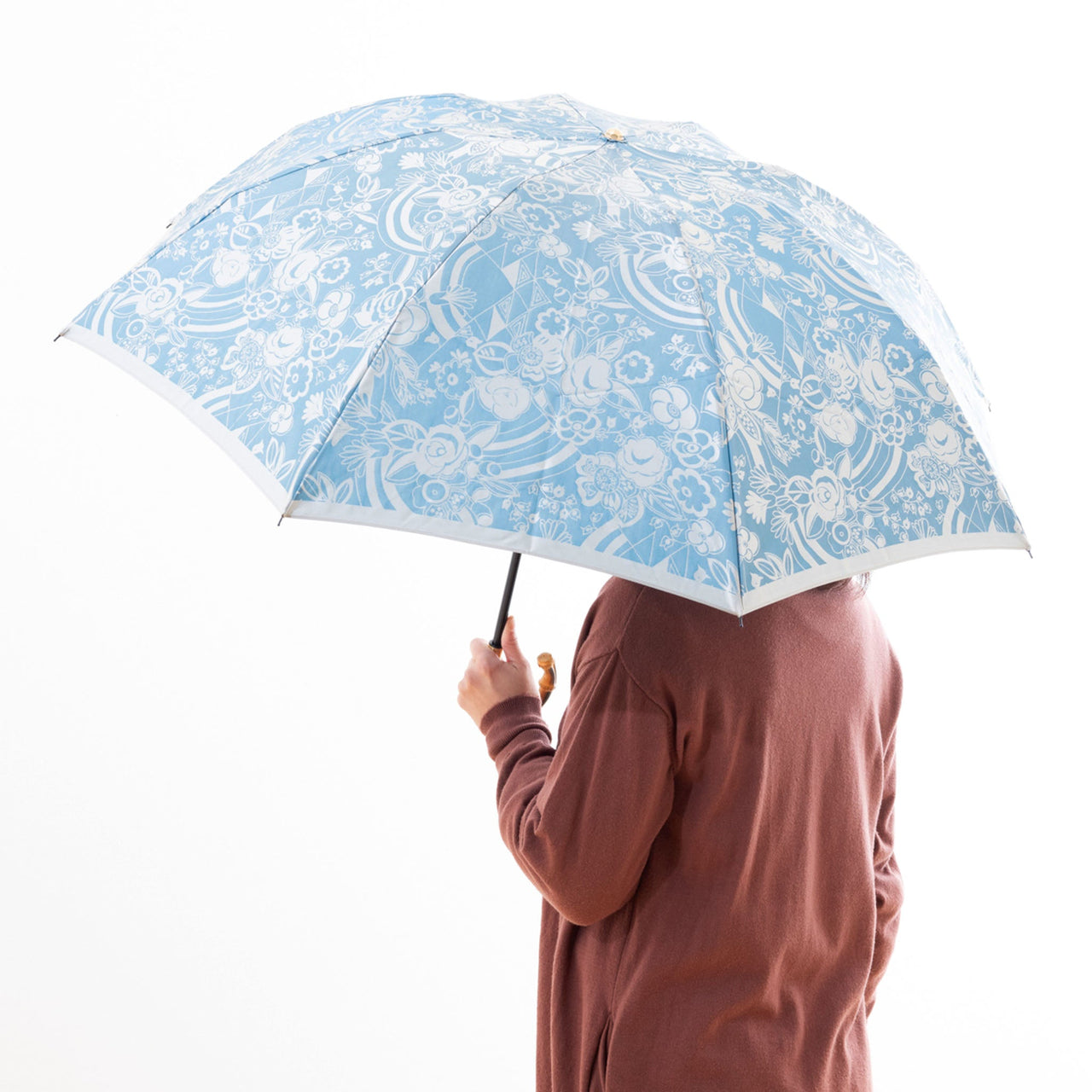 晴雨兼用　レディース　kirie　更紗　レイクブルー　使用イメージ