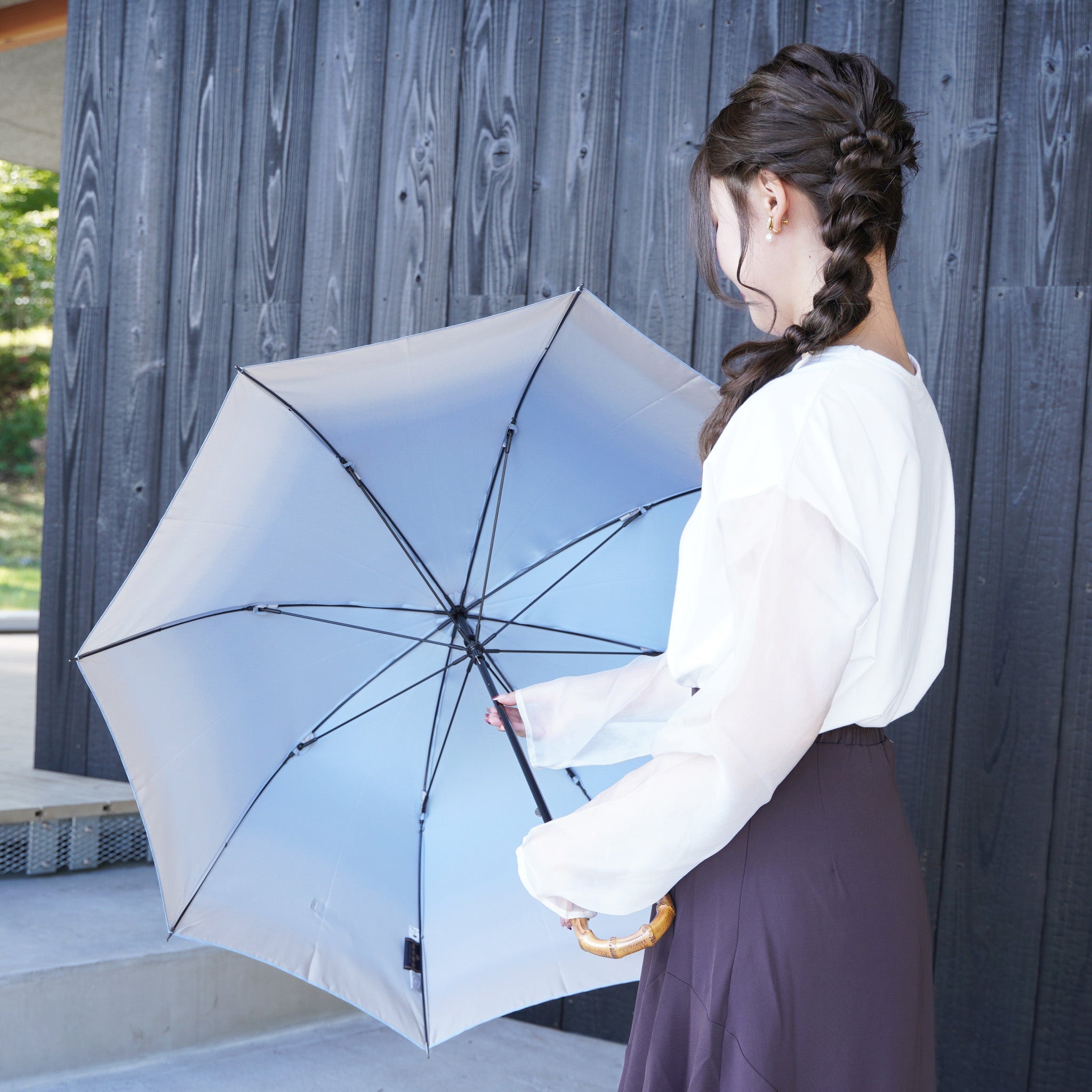 晴雨兼用　レディース　RefleCouture　ペール4Blue　長傘　使用イメージ