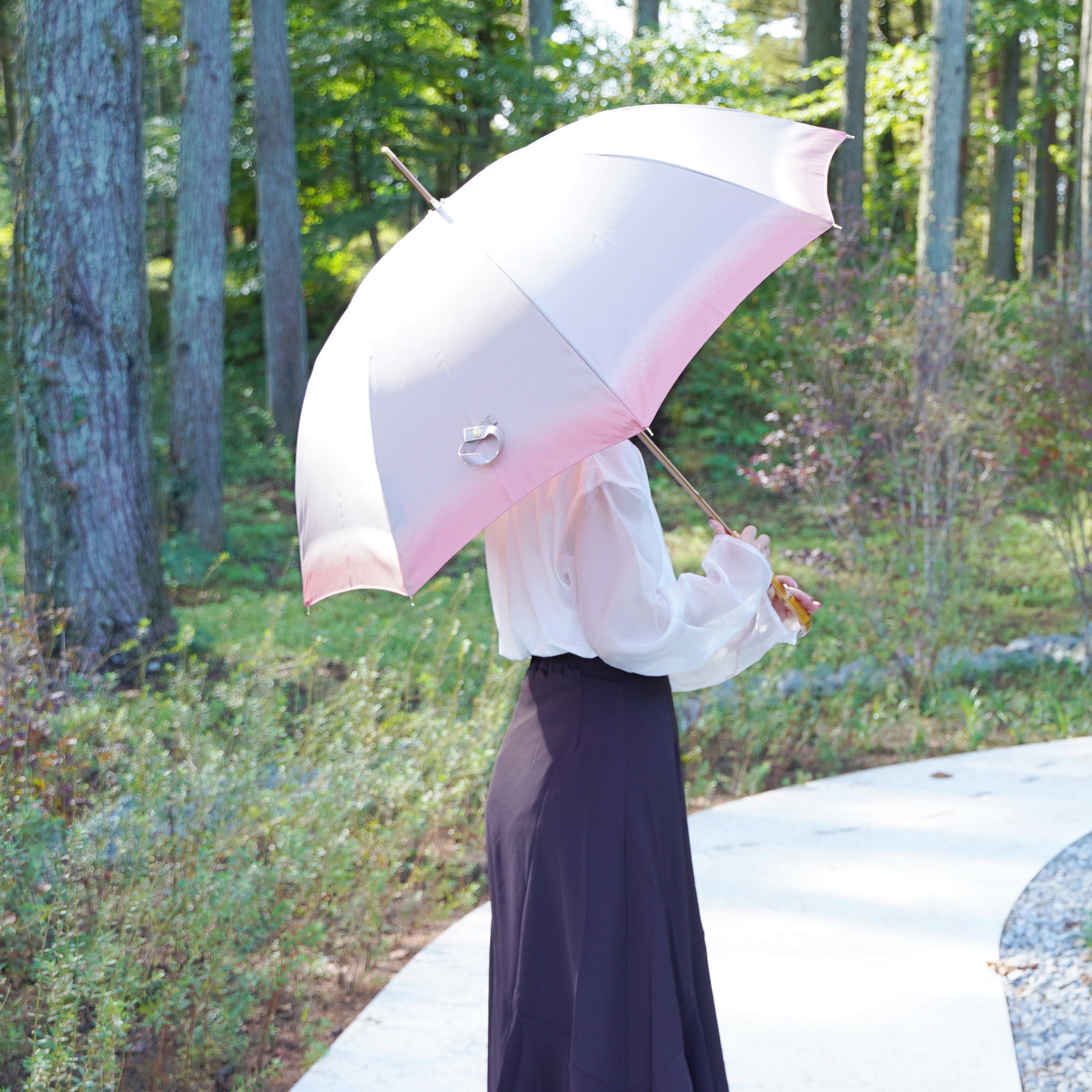 晴雨兼用　レディース　RefleCouture　オーキッドピンク　長傘　使用イメージ