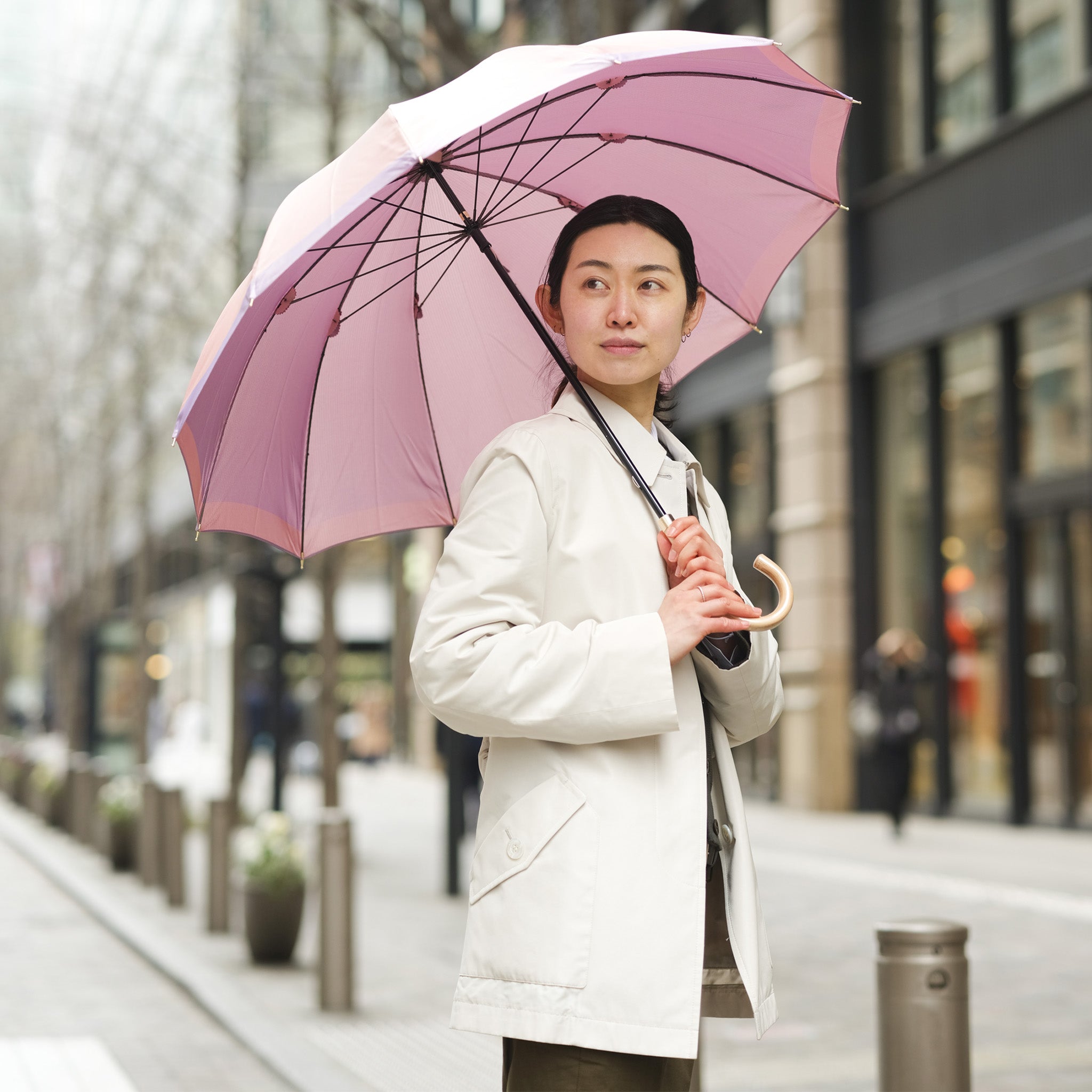 晴雨兼用　レディース　SCENE　グログランシャンブレー　ピンク　長傘　使用イメージ